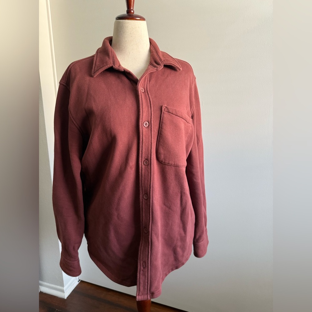 Aritzia TNA cozy fleece shirt in Burgundy! ✨♥️